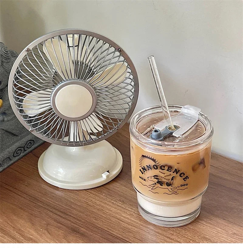 Gobelet en verre avec paille