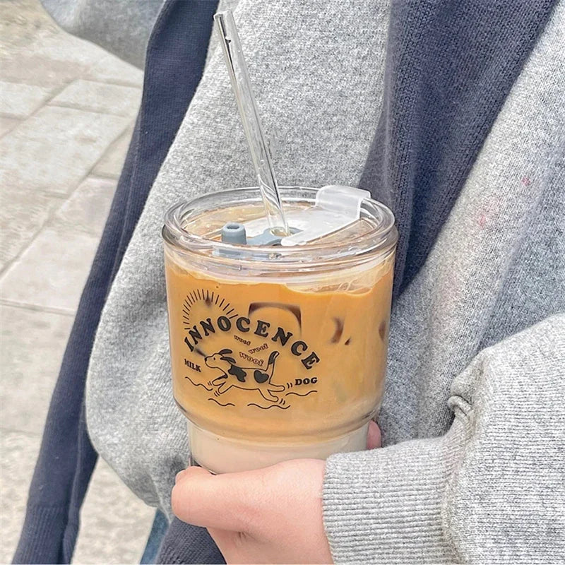 Gobelet en verre avec paille