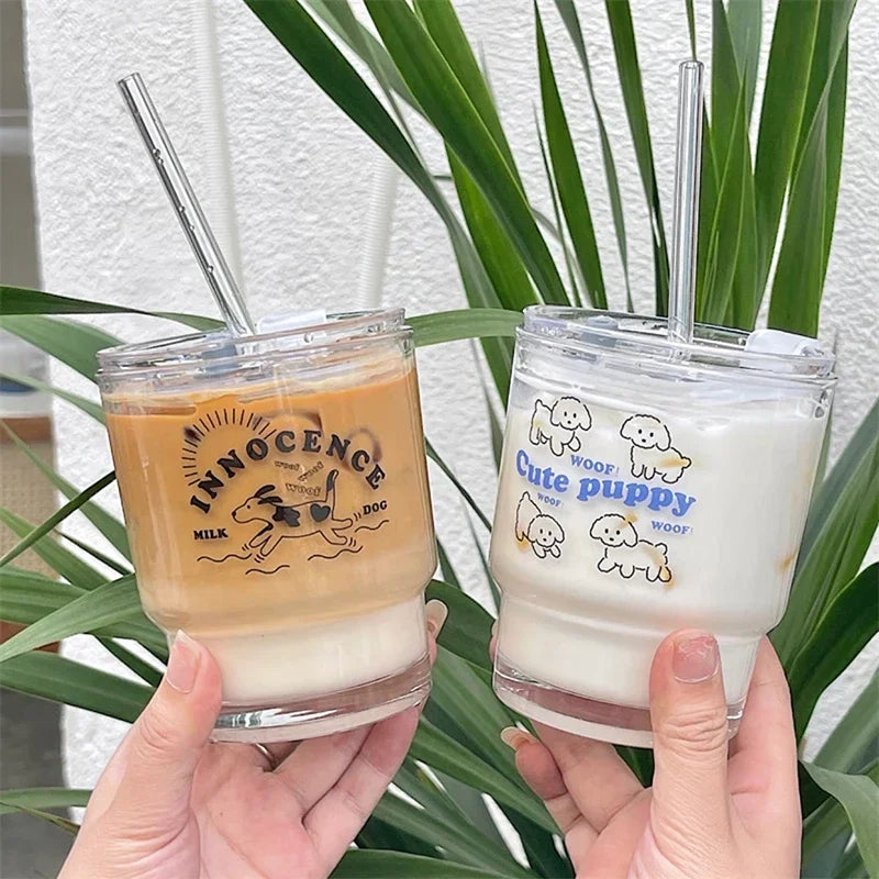 Gobelet en verre avec paille