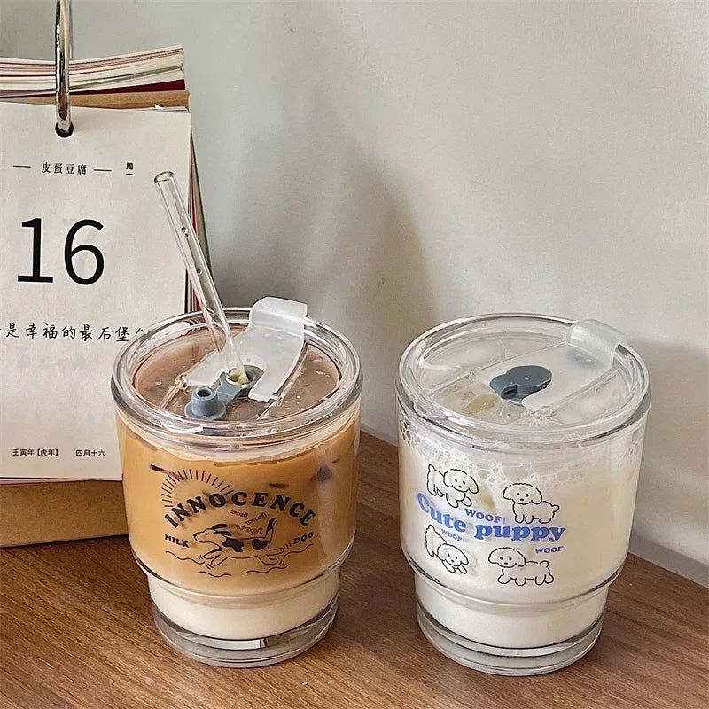 Gobelet en verre avec paille