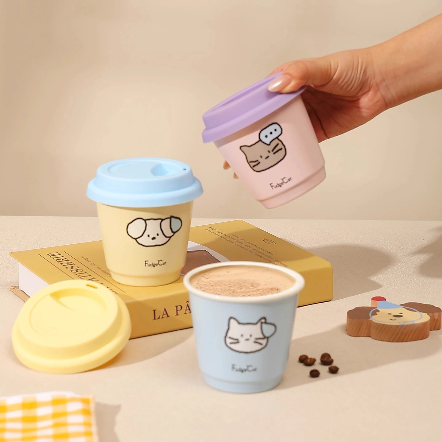 Mug en céramique avec couvercle en silicone