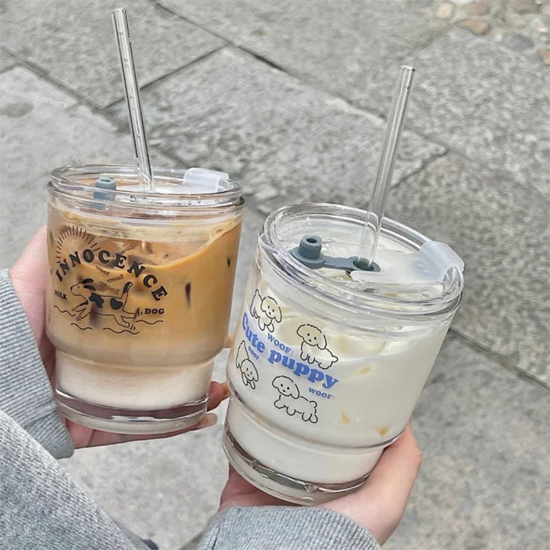 Gobelet en verre avec paille